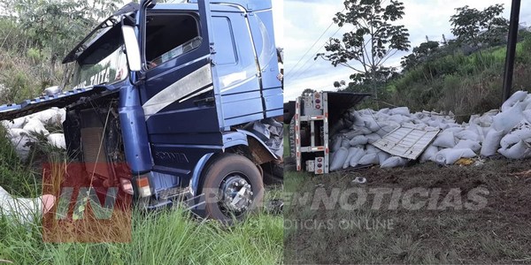 VUELCO DE CAMIÓN SOBRE GRANEROS DEL SUR EN CARMEN DEL PARANÁ