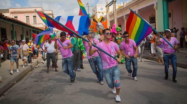 Activistas LGBT de Cuba critica al gobierno por cancelar desfile