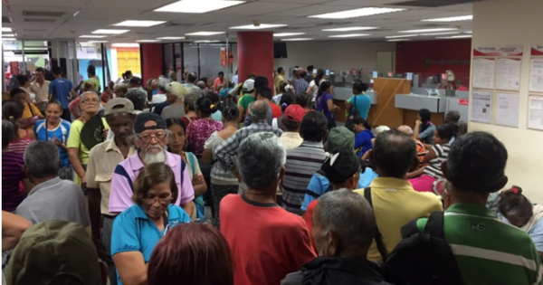 Nicolás Maduro elimina restricciones a bancos para comprar y vender dólares - ADN Paraguayo
