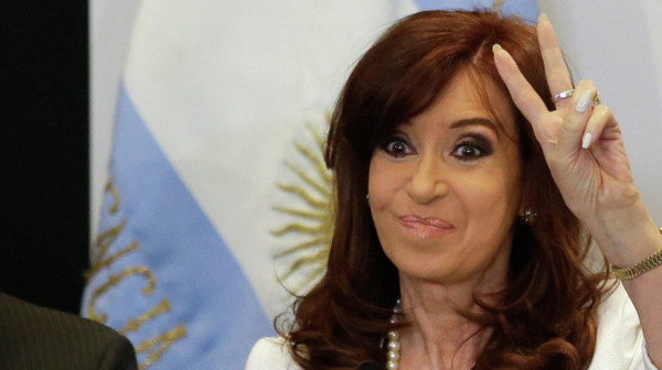 Cristina Fernández sigue liderando un eventual ballotage con Mauricio - ADN Paraguayo
