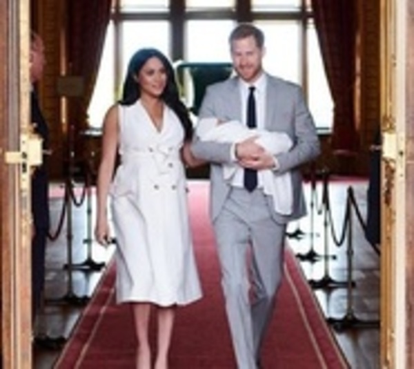 Meghan Markle y el príncipe Enrique presentan a su bebé - Paraguay.com