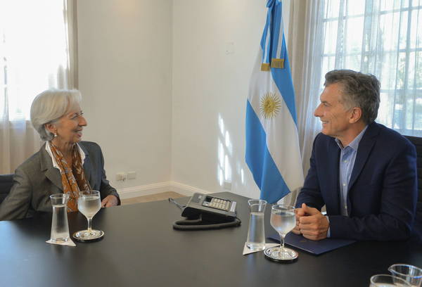 Nueva misión del FMI llega a Argentina, en medio de incertidumbre económica y política