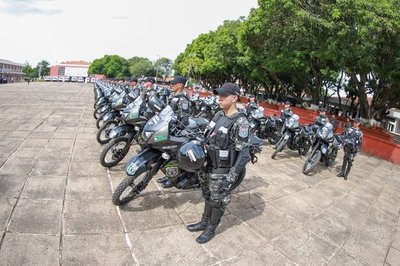 Entregan 100 motocicletas al grupo Lince y 10 ambulancias a Salud - ADN Paraguayo