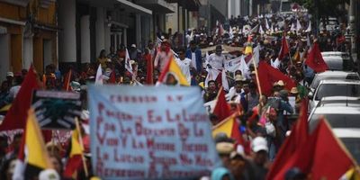 Cientos de manifestantes piden el fin de la corrupción e impunidad en Guatemala