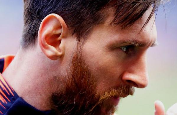 El 'cara a cara' de Messi con hinchas del Barcelona: fue insultado en el aeropuerto de Liverpool - C9N