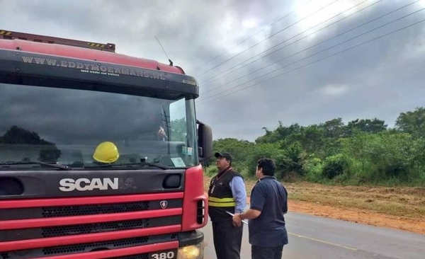 HOY / Camioneros: mayoría no tiene IPS, trabajan más de 8 horas, no ganan ni sueldo mínimo
