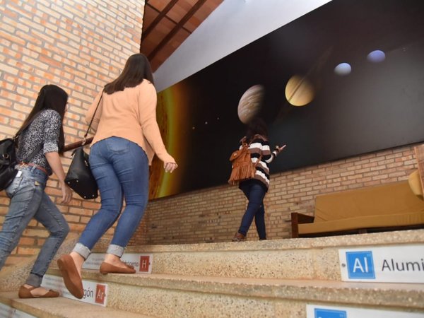 En el pasillo, un aprendizaje fuera del aula