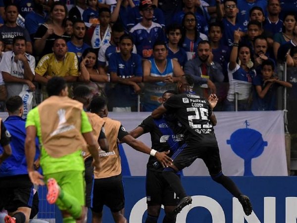 El Emelec supera a domicilio al líder Cruzeiro y avanza a los octavos