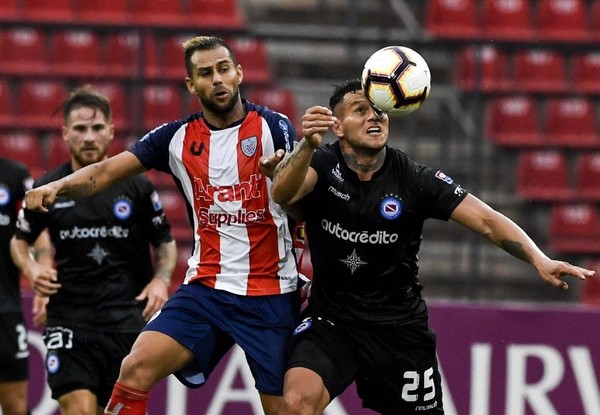Argentinos Juniors cae ante Estudiantes, pero avanza en la Sudamericana