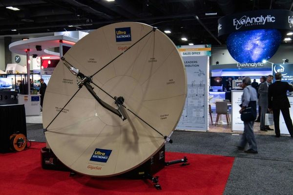 Loca y cara carrera por internet en el espacio