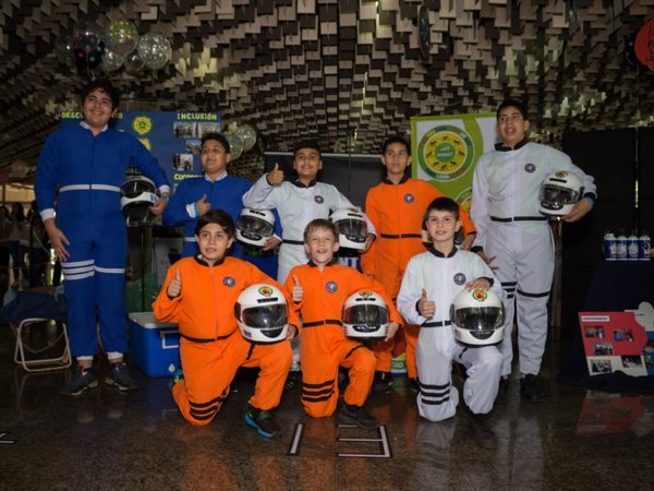 Encarnacenos representaron a Paraguay en mundial de robótica