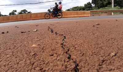 El paso a desnivel de avenida Perú presenta hundimiento y rajaduras - Edicion Impresa - ABC Color