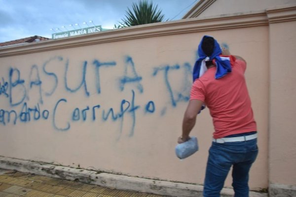Pobladores escracharon a diputados caaguaceños - Nacionales - ABC Color