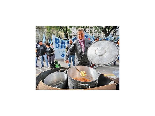 Iglesia pide a Macri una agenda abierta