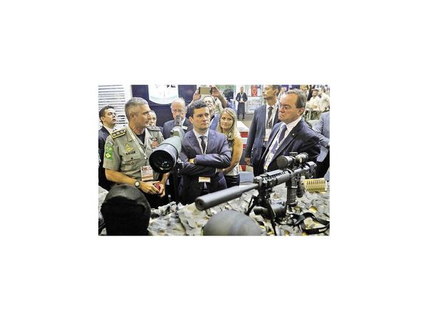 Políticos y periodistas podrán andar armados en Brasil