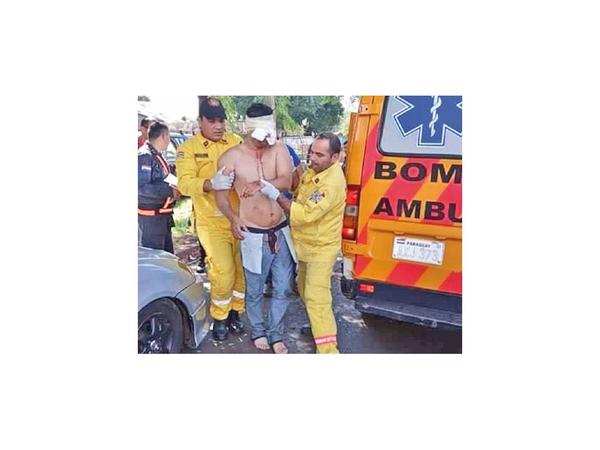 Un hombre se arrancó los ojos en CDE