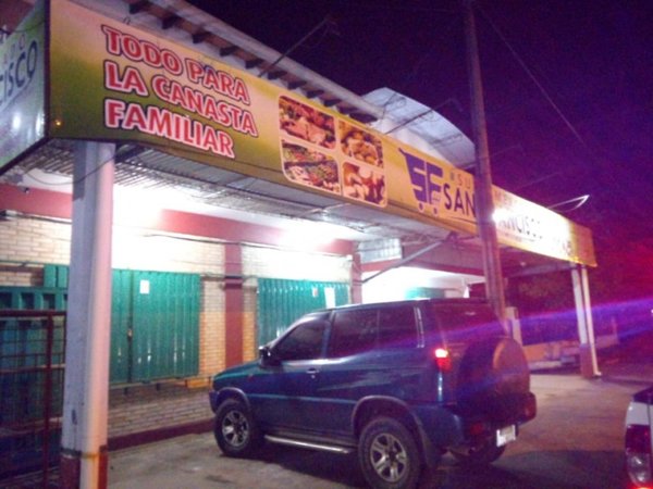 Delincuentes armados asaltan un supermercado en Pirayú