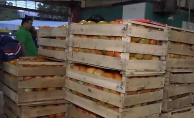 HOY / Tomates por las nubes en el Abasto: G. 14.000 el kilo