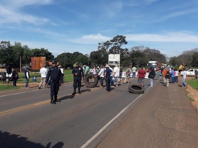 Bloquean intersección de las rutas 2 y 7, en Coronel Oviedo - ADN Paraguayo
