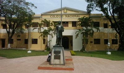 Toma CNC: Denuncian que docente insulta y arroja libros a los estudiantes » Ñanduti
