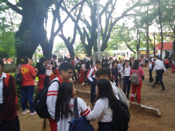 Toman el CNC por supuestos maltratos de una docente