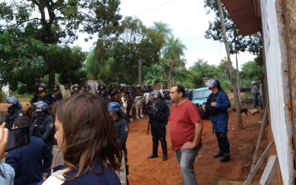 Desalojan a 200 familias en Itauguá