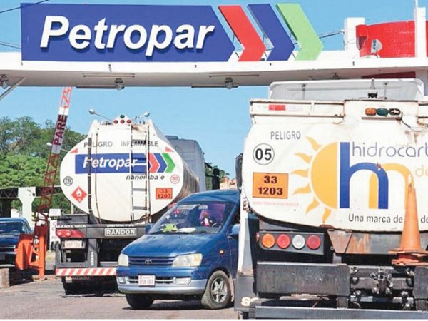 Petropar anunció suba del gasoil y micreros amenazan