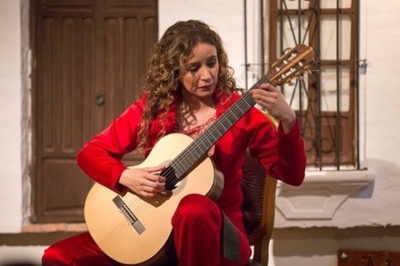 La guitarrista paraguaya Daiana Ferreira prepara gira por Suecia y Rusia