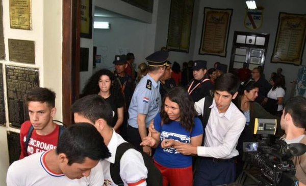 Alumnos levantan toma en el CNC - ADN Paraguayo