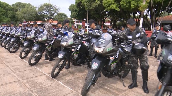 Gobierno entrega motos y ambulancias para fortalecer seguridad y salud