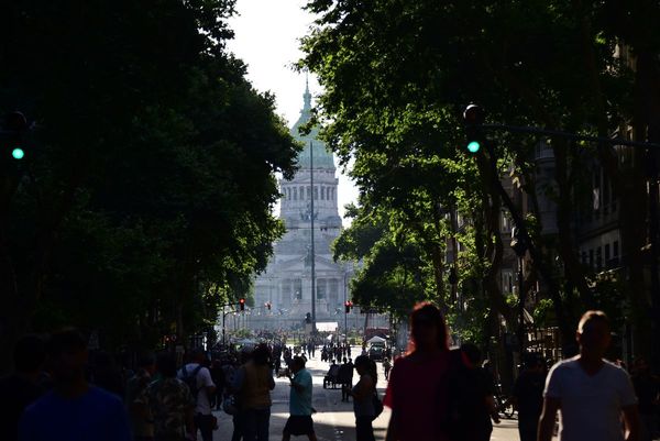 Matan a funcionario y hieren a diputado en ataque a balazos en Argentina