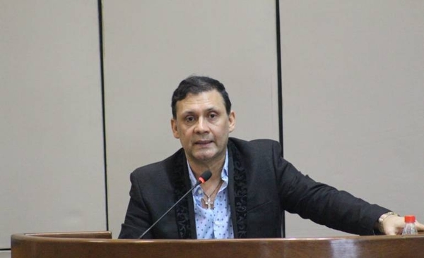 HOY / Tirotea contra ABC y asegura que políticos son como chicle: “Nos sacan lo dulce y nos escupen”