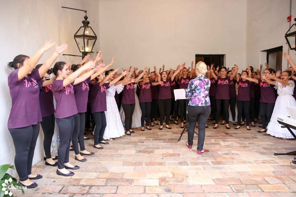 CORO ITAPUENSE “DA CAPO” PRESENTÓ UNA ESPLENDIDA GALA EN LA CAPITAL