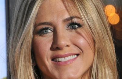 El elegante topless de Jennifer Aniston para reivindicar su cuerpo a los 50 años - C9N