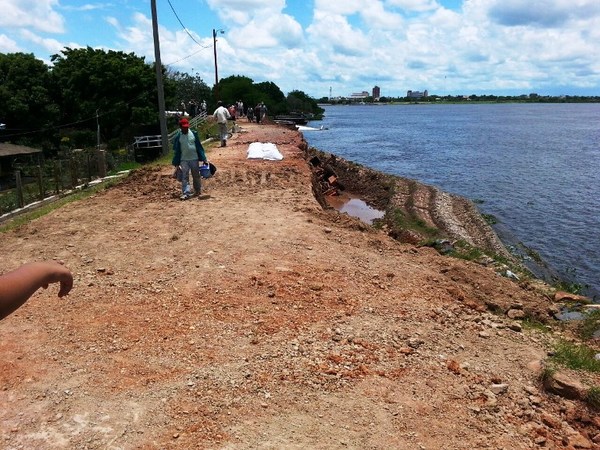 Confirman que muro en Alberdi protege a población de inundación - .::RADIO NACIONAL::.