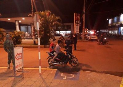 ¿Agentes que nos cuidan o polichorros con placa que los “autoriza” a delinquir? - Periodismo Joven - ABC Color