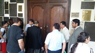 Toma CNC: autoridades del MEC esperan dialogar con estudiantes - 730am - ABC Color
