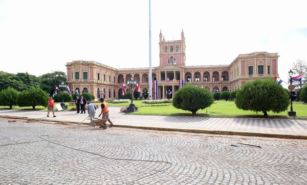 Concluirán restitución de adoquinado frente al Palacio de López en mayo