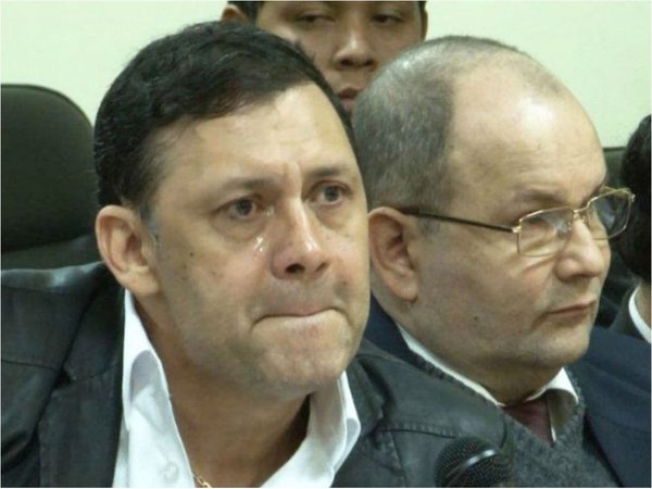 Senadores acuerdan tratar el lunes destitución de Víctor Bogado