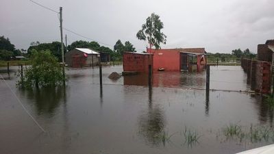Varios distritos de Ñeembucú continúan bajo agua y son asistidos por la SEN » Ñanduti