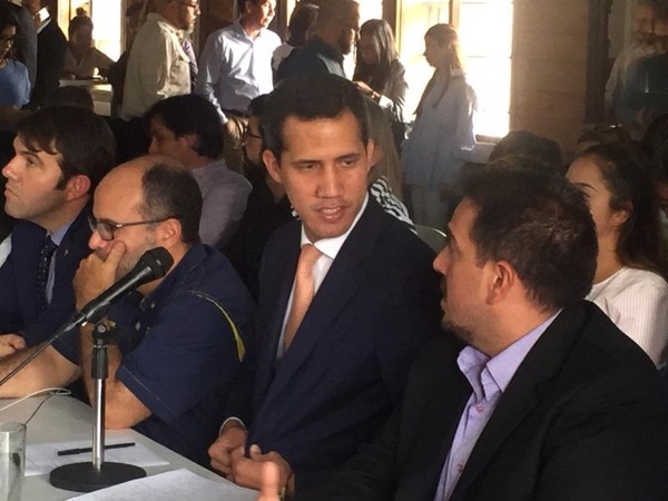 'Los que secuestraron el poder en Venezuela lo único que hacen es difundir el terror'-  Guaidó, tras el arresto de Zambrano   - Radio 1000 AM