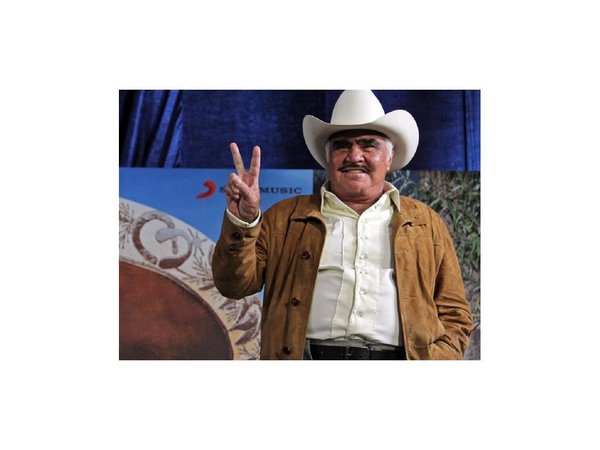 Vicente Fernández no quiere el hígado de un gay