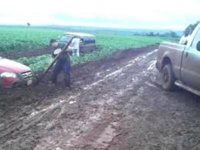 MOPC trabaja para garantizar tránsito en zonas aisladas - .::RADIO NACIONAL::.