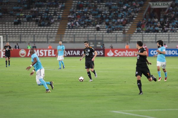 Olimpia enfrenta a Sporting Cristal por octava ocasión