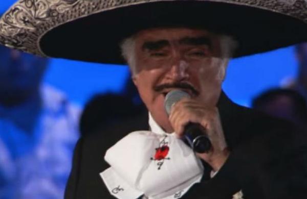 El cantante Vicente Fernández rechaza trasplante por temor a que el donante fuera gay - C9N