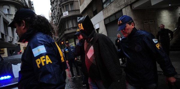 Argentina: Detienen a uno de los atacantes que dispararon frente al Congreso » Ñanduti