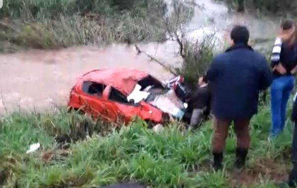 Santa Maria: Vuelco de automóvil deja a su conductor herido - Digital Misiones