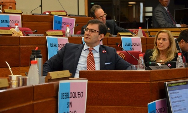 Aprueban desbloqueo sin paridad en listas