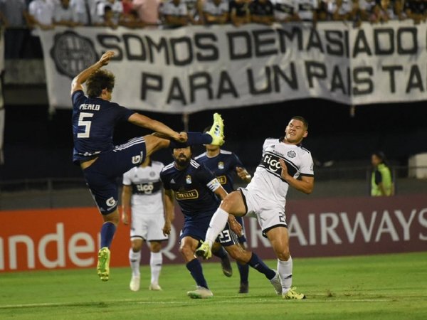 Olimpia pierde el invicto pero gana el grupo C