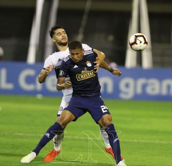 Sporting Cristal sorprendió y rompió invicto de Olimpia